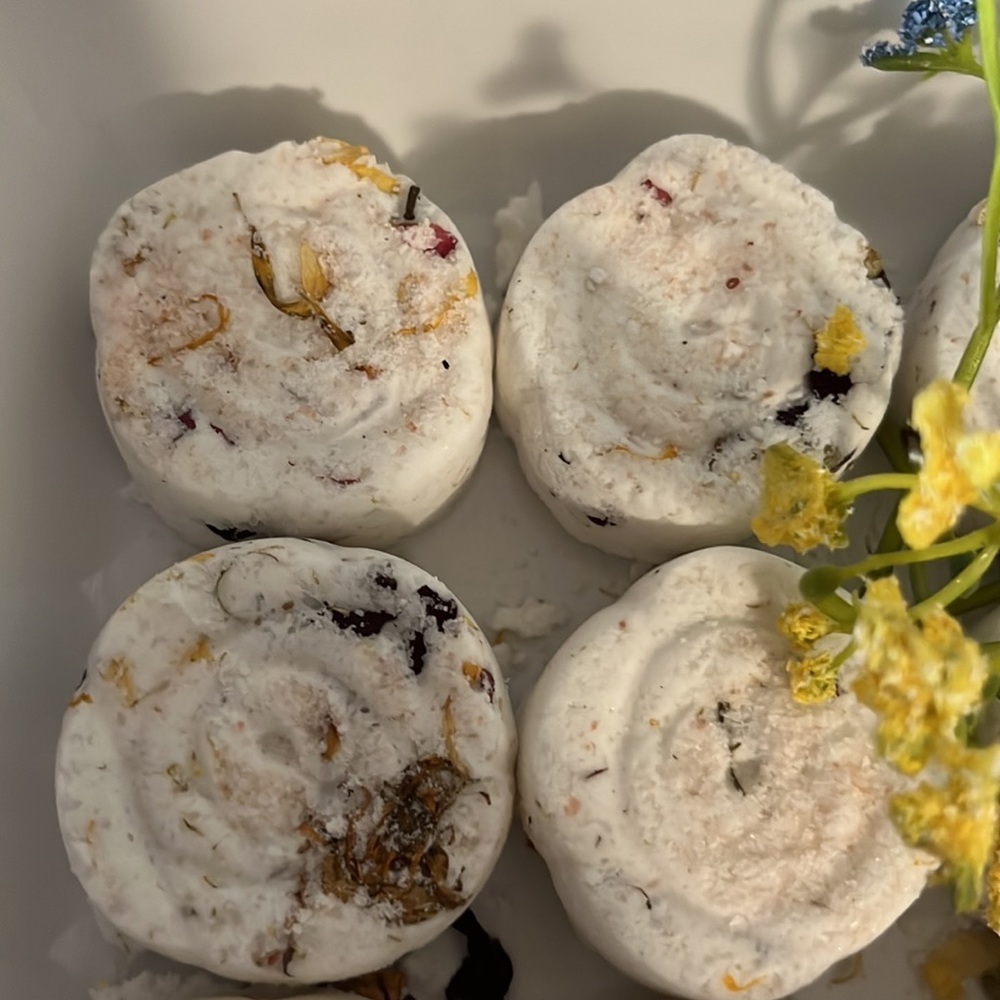 Handcrafted moisturizing patchouli sandalwood rose dried floral bath bombs - Picture 3 of 4